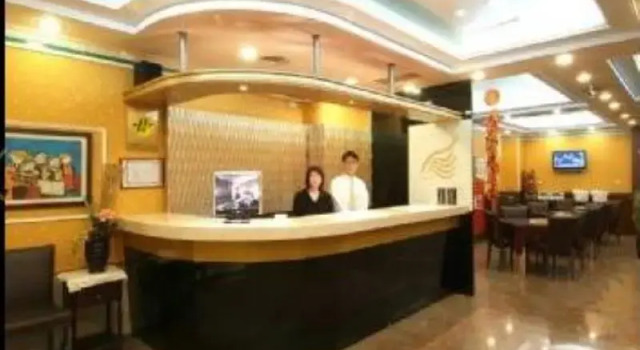 Номер Superior Golden Swallow Hotel