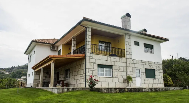 House With 5 Bedrooms in Britiande, With Wonderful Mountain View, Encl, Забронировать Отель Ламегу Северный регион