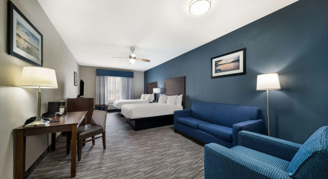 Четырёхместный люкс Best Western Plus Lake Dallas Inn & Suites