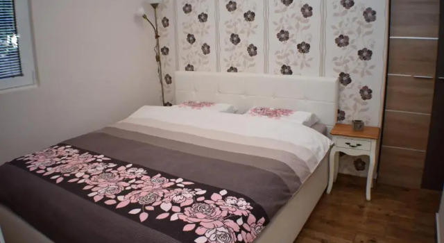 Apartments Krsto Dobrisa, Book Lejlighed Hoteller i Kotor Riviera med parkering, Parkering