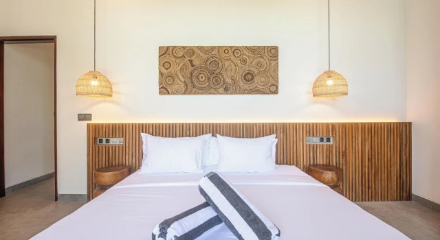 Refined 5BR Contemporary Villa, 400m to the Beach