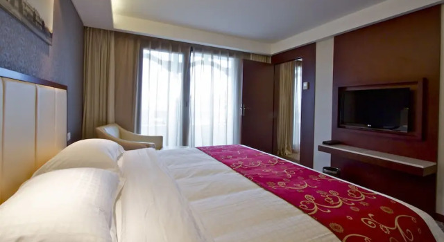Двухместный номер Standard с балконом Hôtel Huatian Chinagora