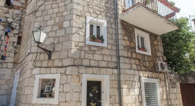Denis House