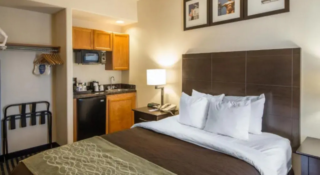 Номер Deluxe Quality Inn Tulsa-Downtown West