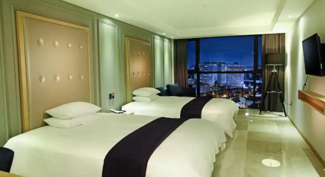Полулюкс Hotel The One