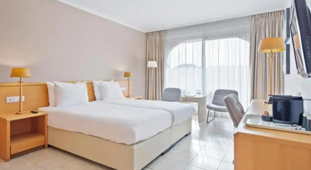 Двухместный номер Standard Van der Valk Hotel Barcarola
