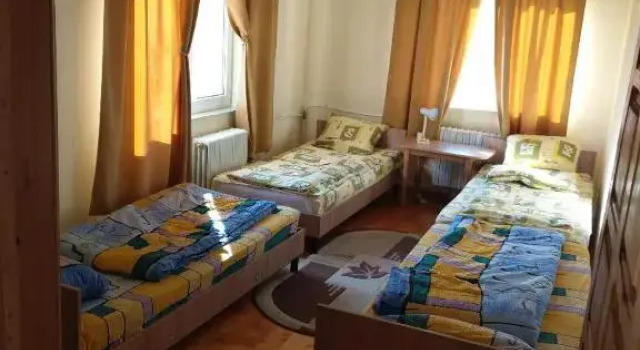 Manzaralı Balkonlu yurtta yatak Lary Hostel