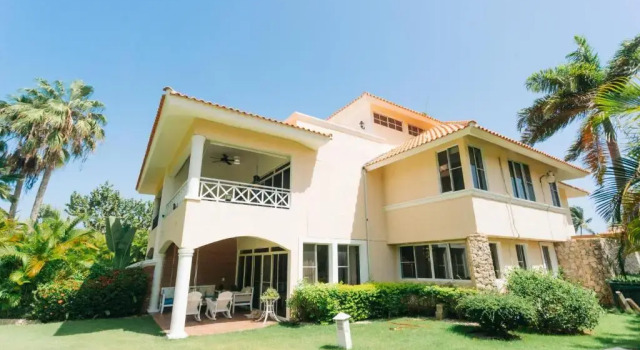 Villa en Punta Cana vista a golf de 4 habitaciones, Rezerwuj Willa Wille w Punta Cana, Willa
