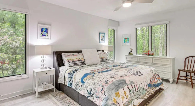 Hendersonville Vacation Rental w/ Private Hot Tub!, Foglalás Nyaraló Hendersonville Észak-Karolina