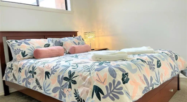 Коттедж Stunning 2BR whole house with lockup garage, Spa, landscaped backyard at Mildura