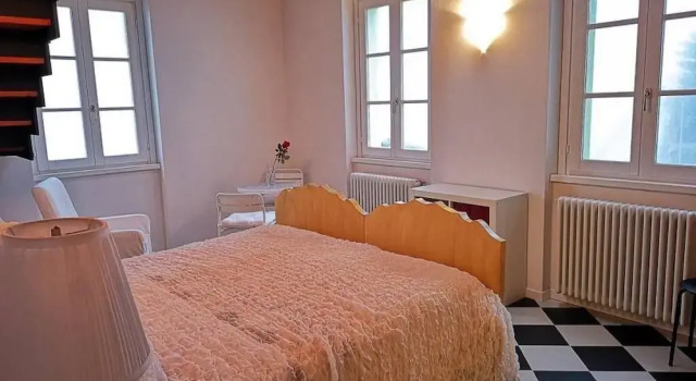Romantic Penthouse on Lake Como, Book Vacation Home Hotels in Bellano with Parking, Parking