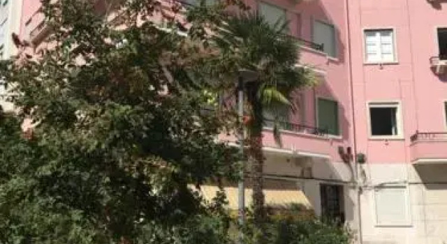Lisbon 7Rooms, Забронировать Отель Арейро Лиссабон, рядом с Станция метро Sao Sebastiao — Проспект Герцога Авила