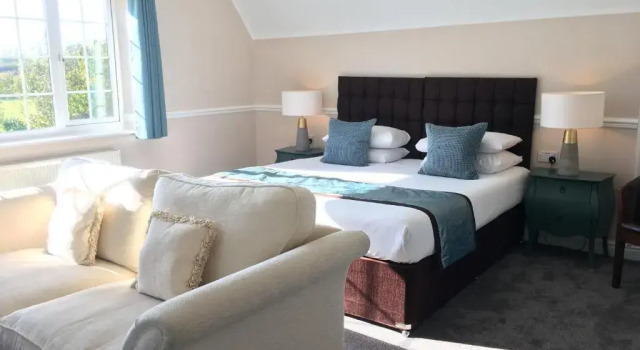 Полулюкс Badgers Mount Hotel