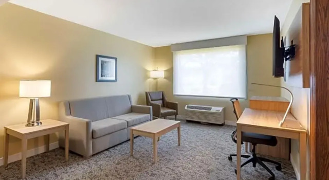 Четырёхместный люкс c 1 комнатой Best Western Glenview - Chicagoland Inn and Suites