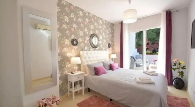 Luxury beach side apartment in Marbella Playa, Забронировать Апартаменты/квартира Отели Марбелья с бассейном, рядом с Теннисный и спортивный клуб Don Carlos, Бассейн