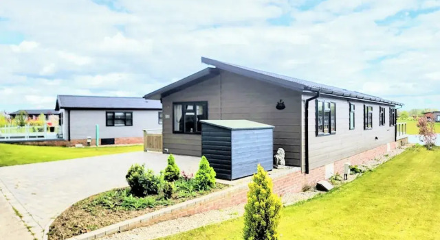 Номер Standard с балконом Luxury 2-bed Lodge in Routh, Sleeps 4 With Hot Tub