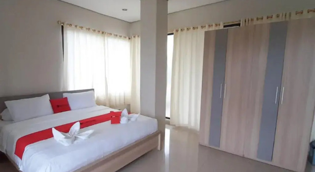 Люкс RedDoorz Plus @ Bitung City Center