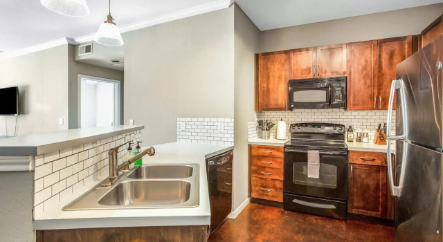 Люкс Standard Charming 1BD in Trendy West End Neighborhood
