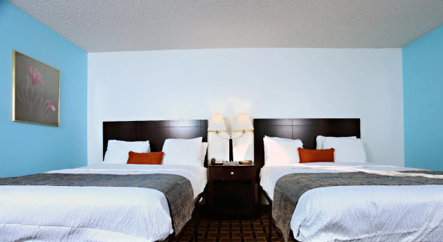 Четырёхместный номер Standard Coratel Inn & Suites by Jasper Newton
