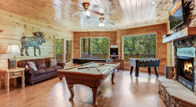 Big Bear Lodge by Jackson Mountain Homes, Забронировать Отель Отели и гостиницы Центра Питтмана, Отель