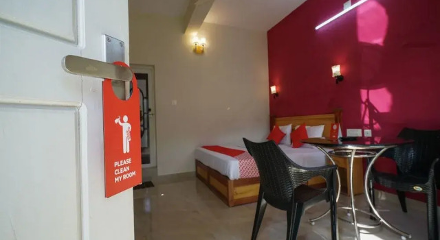OYO 11691 Hotel Neelakurinji, Забронировать Отель Отели штата Кералы с парковкой, Парковка