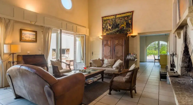 Spacious Villa in La Gaude With Swimming Pool, Забронировать Вилла Ла-Год Приморские Альпы