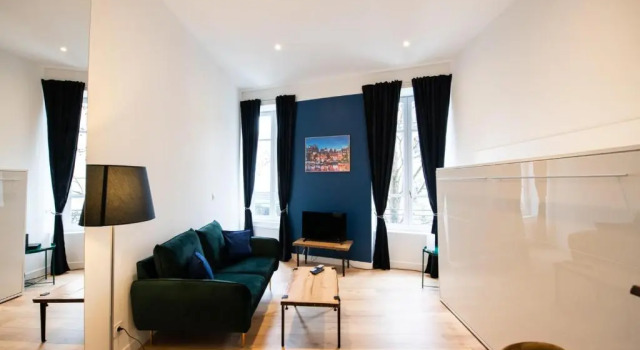 Le Romanée - Très joli studio moderne tout confort proche place Valmy, Rezerwuj Apartament Hotele w Rhône z parkingiem, Parking