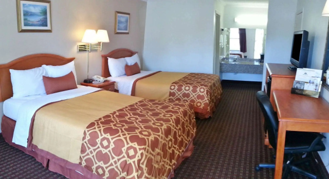 Четырёхместный номер Standard Americas Best Value Inn Bowie