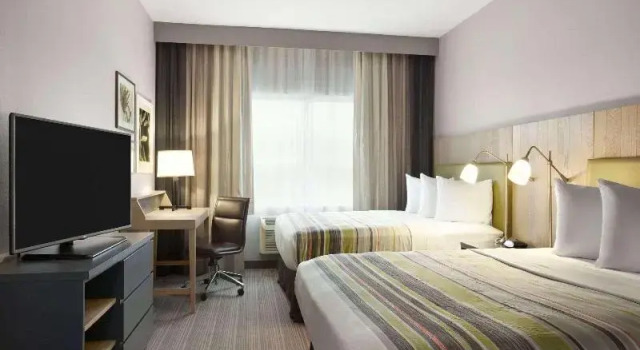 Четырёхместный номер Standard Country Inn & Suites by Radisson Bismarck Waterpark