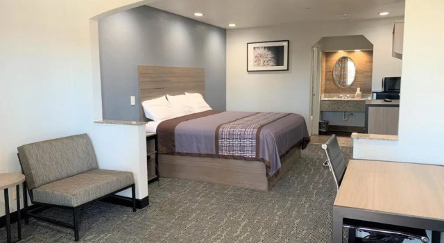 Sunrise Inn & Suites, Book Mini-hotel Hoteller i Channelview med parkering, Parkering