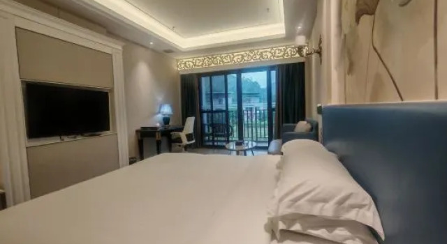 Семейный люкс с 2 комнатами Zhenshan Hotel Resort (Zhaoqing Sihui Zhenshan Tourism Resort Area)
