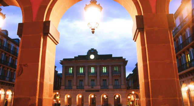 Hotel Parma, Rezerwuj Hotel Hotele w Baskonia z parkingiem, Parking