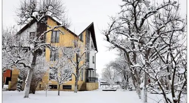 Guesthouse Stupina, Rezerwuj Hotel Hotele w Prahova Valley z parkingiem, Parking