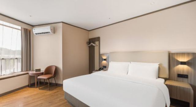Люкс с видом на озеро Hanting Hotel Zhaoqing Qixingyan East Gate