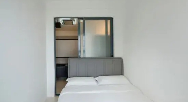 Люкс с 2 комнатами с балконом и с видом на сад Cannes Time Seaview Inn