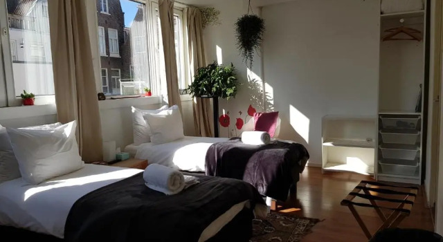 City Break Amsterdam, Забронировать Отель «постель и завтрак» Амстердам - центр города Амстердам, рядом с Музей фотографии FOAM
