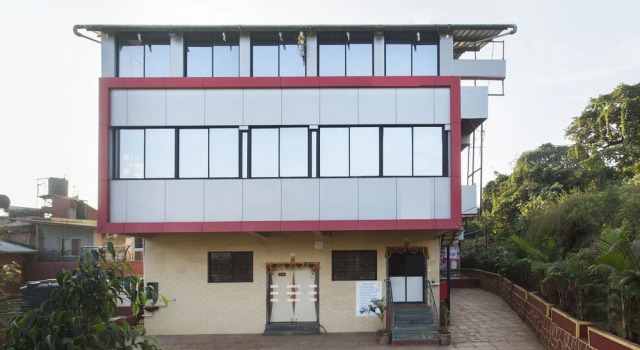 OYO 9906 Hotel Hill Top House, Забронировать Отель Махабалешвар штат Махараштра, рядом с Сад Мапро
