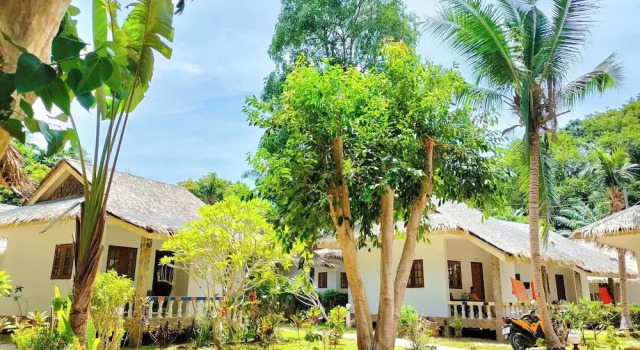 Номер Standard с балконом и с видом на сад Phuwadee Resort