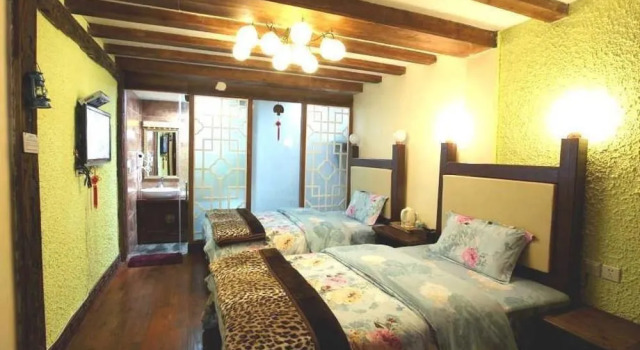 Charming and Beautiful Inn, Забронировать Отель Лицзян Юньнань, рядом с Улица Сквер-стрит Древнего города Даянь