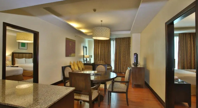 Люкс Crown Regency с 2 комнатами Crown Regency Hotel & Towers