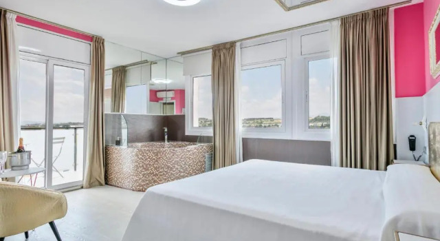 Люкс с балконом Hotel Consentido