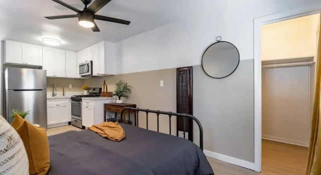 Live Like a Local - Studio With Huge Backyard