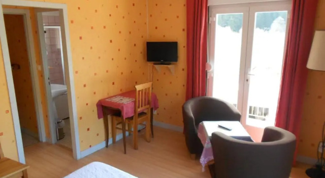 Двухместный номер Standard с балконом и с видом на озеро Hôtel LOrée du Bois