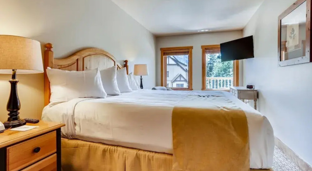 Premier Red Hawk Lodge 2 Br~walk To Slopes~kids Ski Free 2 Bedroom Condo by RedAwning, Забронировать Апартаменты/квартира Отели Кистон с бассейном, Бассейн