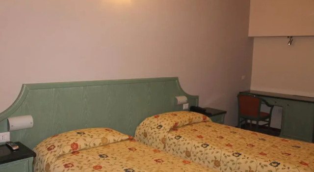 Residence Principe di Saronno, Забронировать Отель Отели в центре Саронно, в центре, Парковка