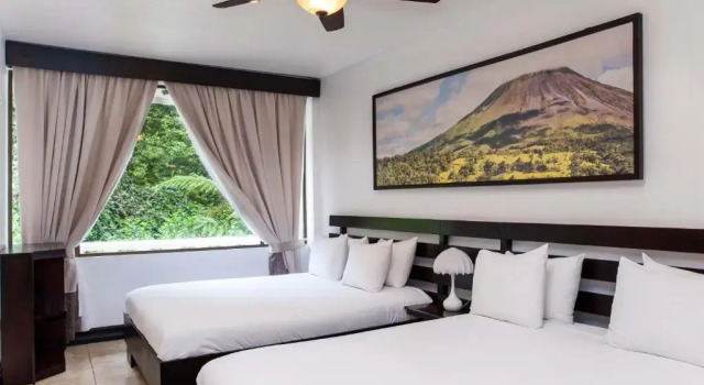 Четырёхместный номер Premium Tifakara by the Waterfall