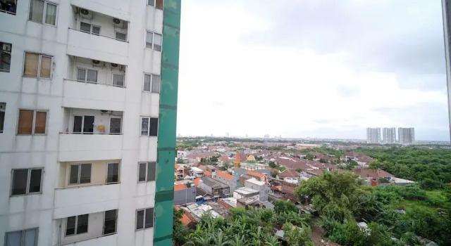 Minimalist and Beautiful 1BR with Extra Room at Pavilion Permata Apartment By Travelio, Book Apartment Hotels in East Java with a Pool, Swimming Pool