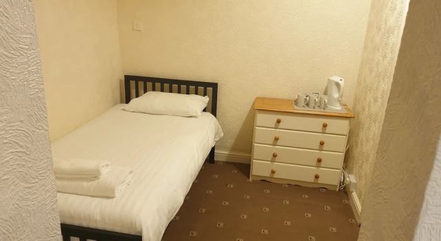 Hotel 242