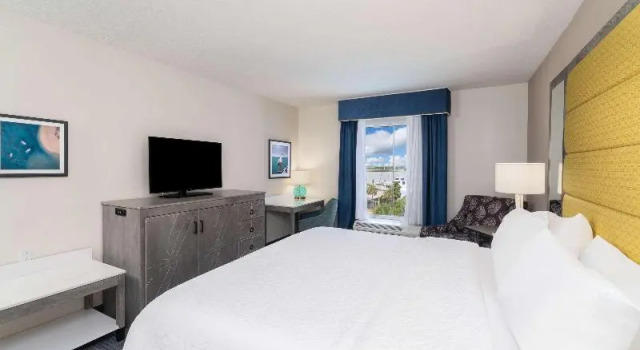 Люкс с балконом Hampton Inn & Suites Amelia Island-Historic Harbor Front