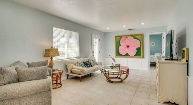 Coastal Escape w/ Yard Near Anna Maria Island, Buchen Sie Ferienhaus Villen in Cortez, Villa